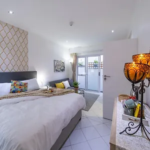 Quiet & Cosy In Claremont , Cape Town South Africa